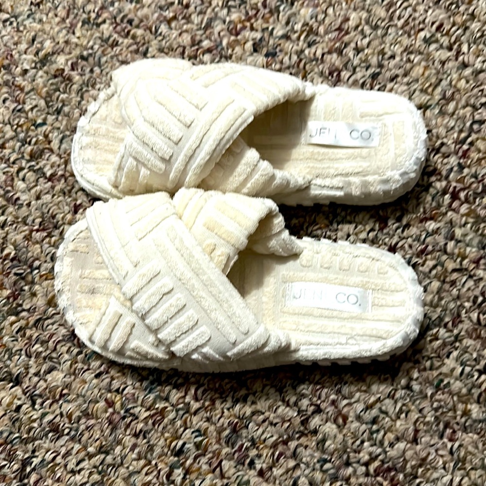 Boutique house slippers !